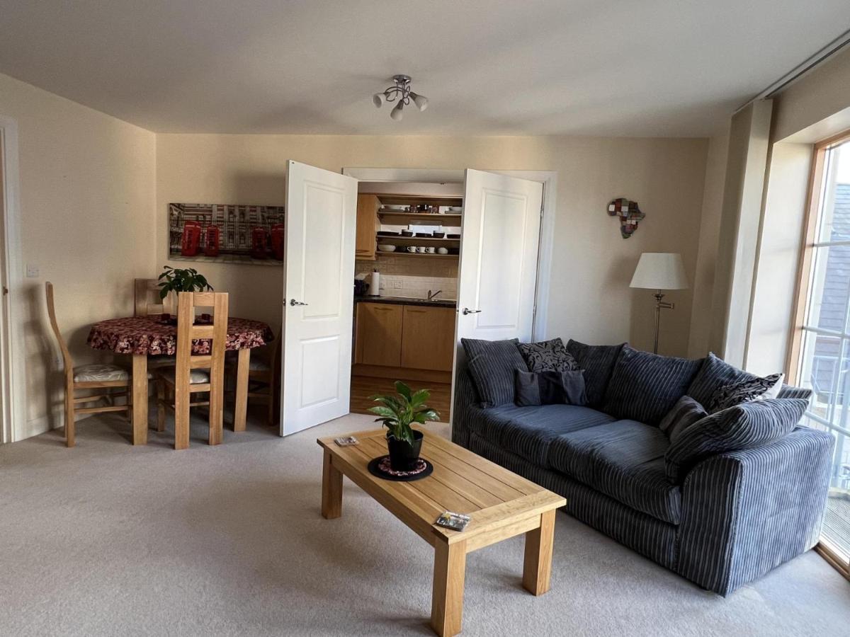 Amazing Marina view Apartment with Balcony Bristol - Housity