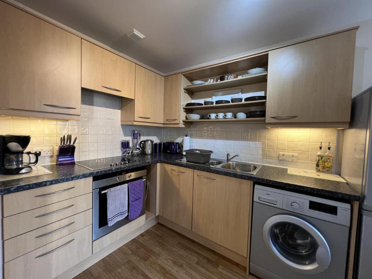 Amazing Marina view Apartment with Balcony Bristol - Housity