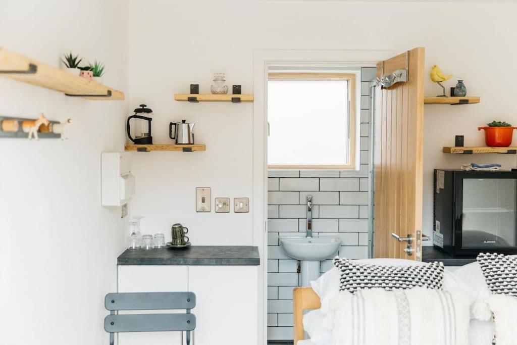 Delores Eco-Pod / Treehouse, Walk to Cabot Circus - Housity