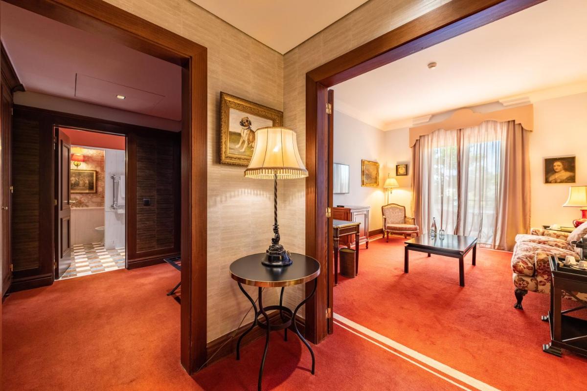 Uma área de estar em Pestana Palace Lisboa Hotel & National Monument - The Leading Hotels of the World