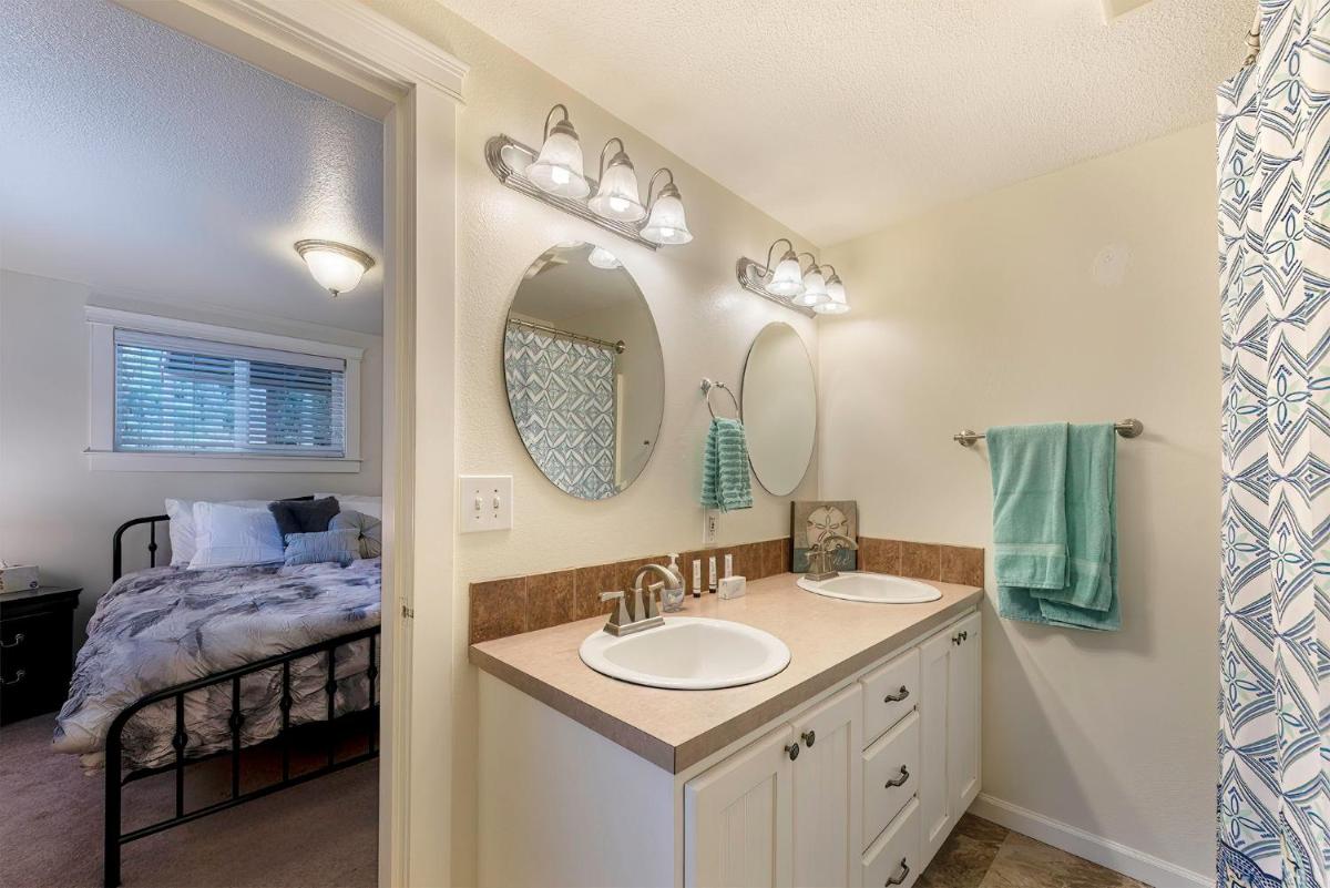 Serene Cottage in the Woods - Housity