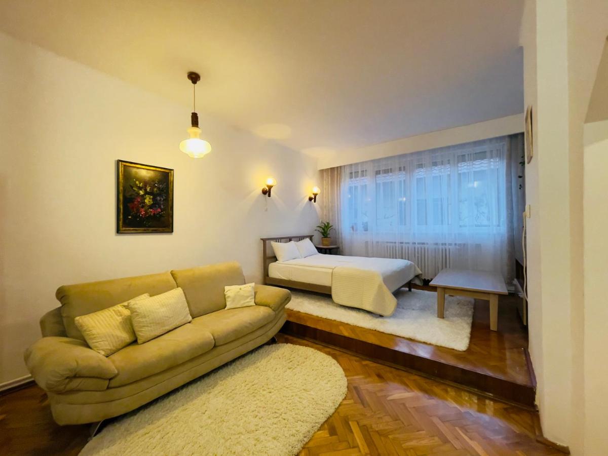 Little Cute Central House - Housity
