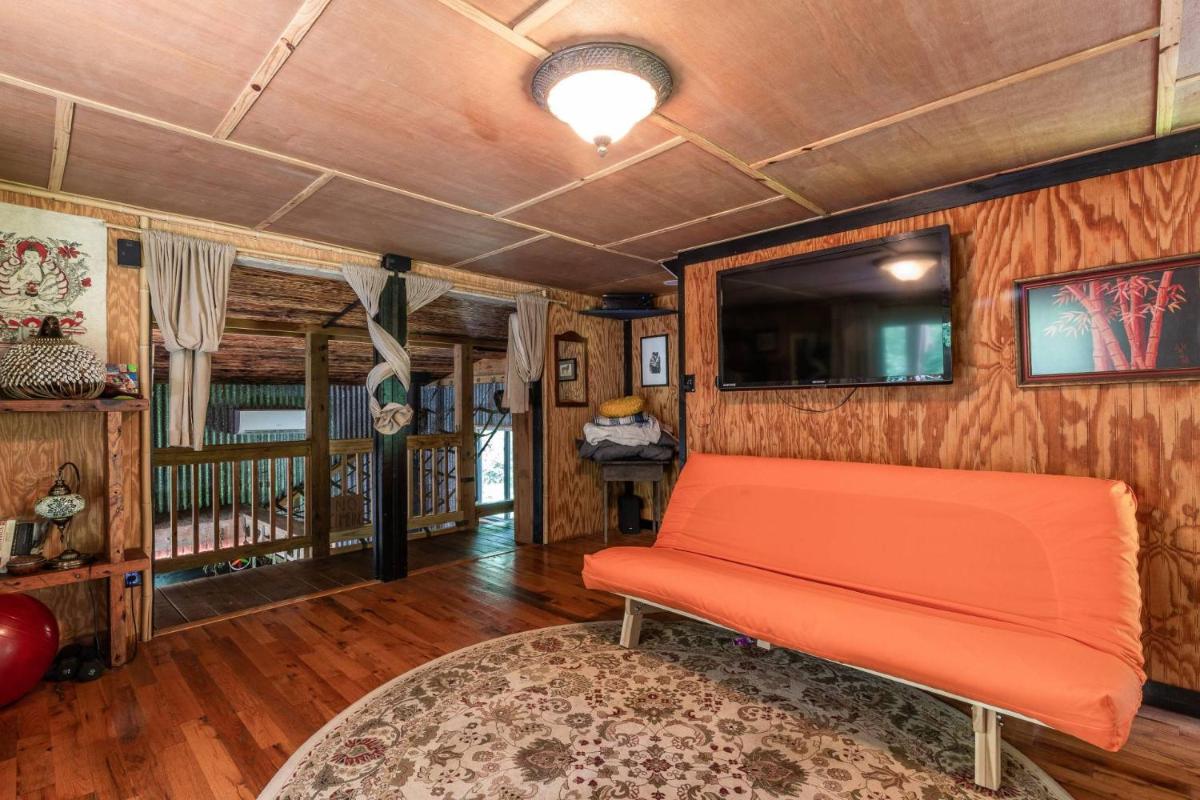 Edward - The Hut - Housity