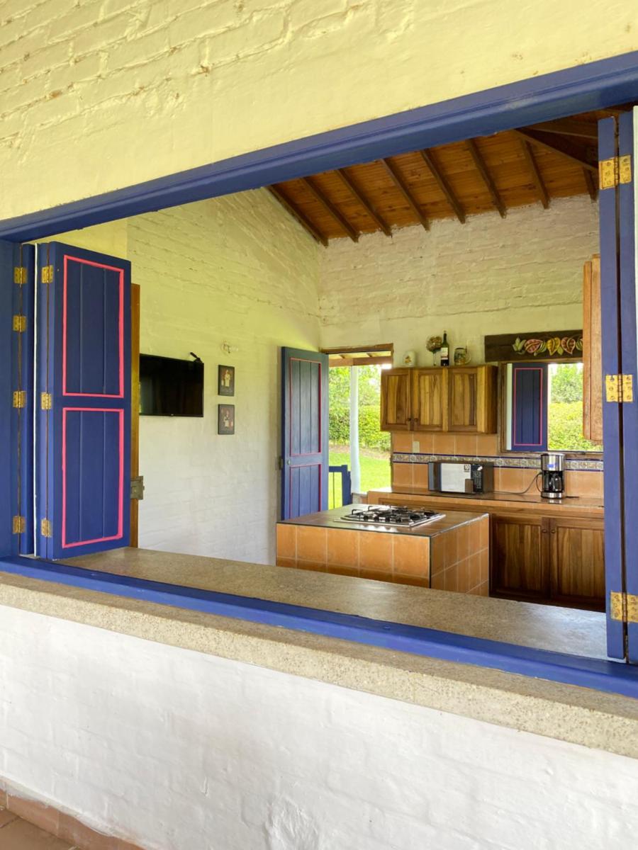 Private nature surrounded House with Kiosk/Pool. - Housity