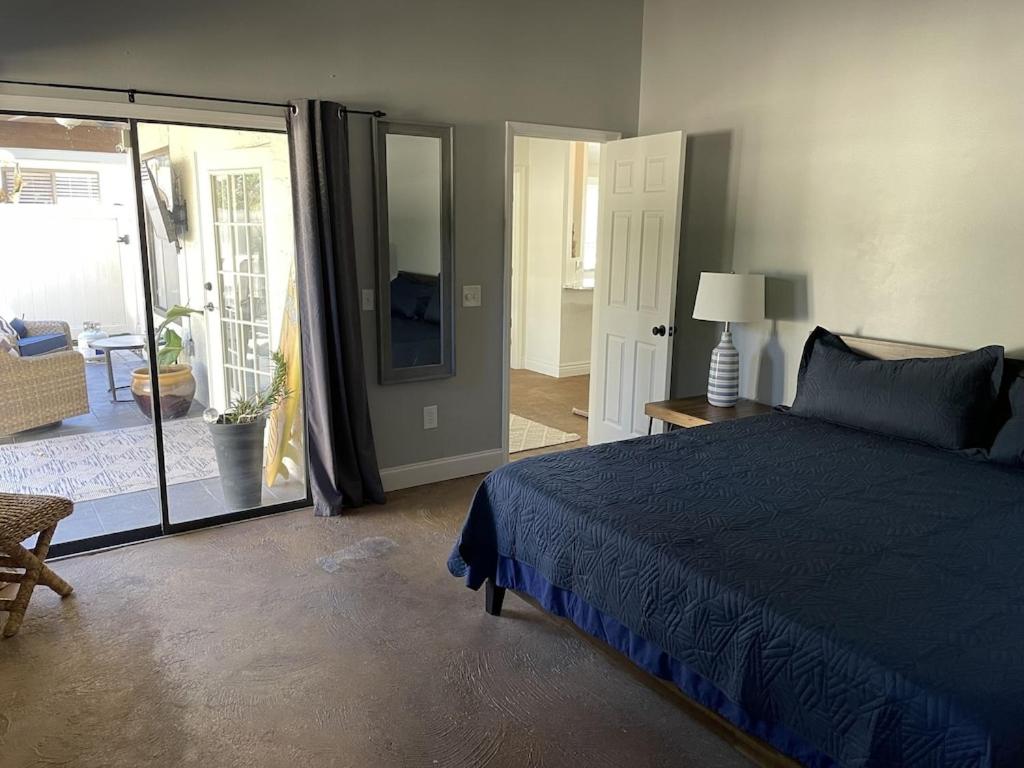 Close to beach! Family-sized home with pool and hot tub. - Housity