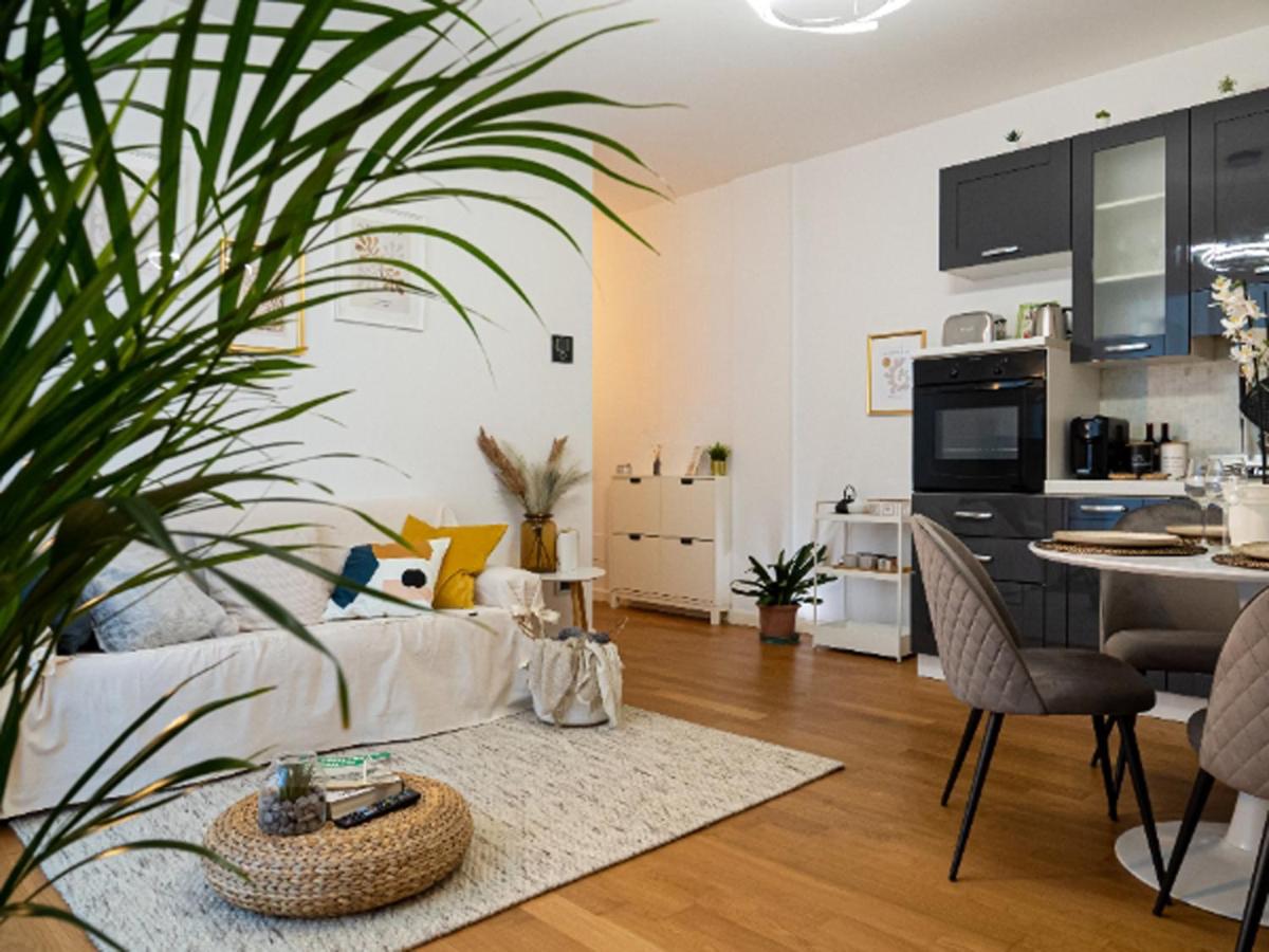 Maison Blanche: appartamento elegante con parcheggio privato - Housity