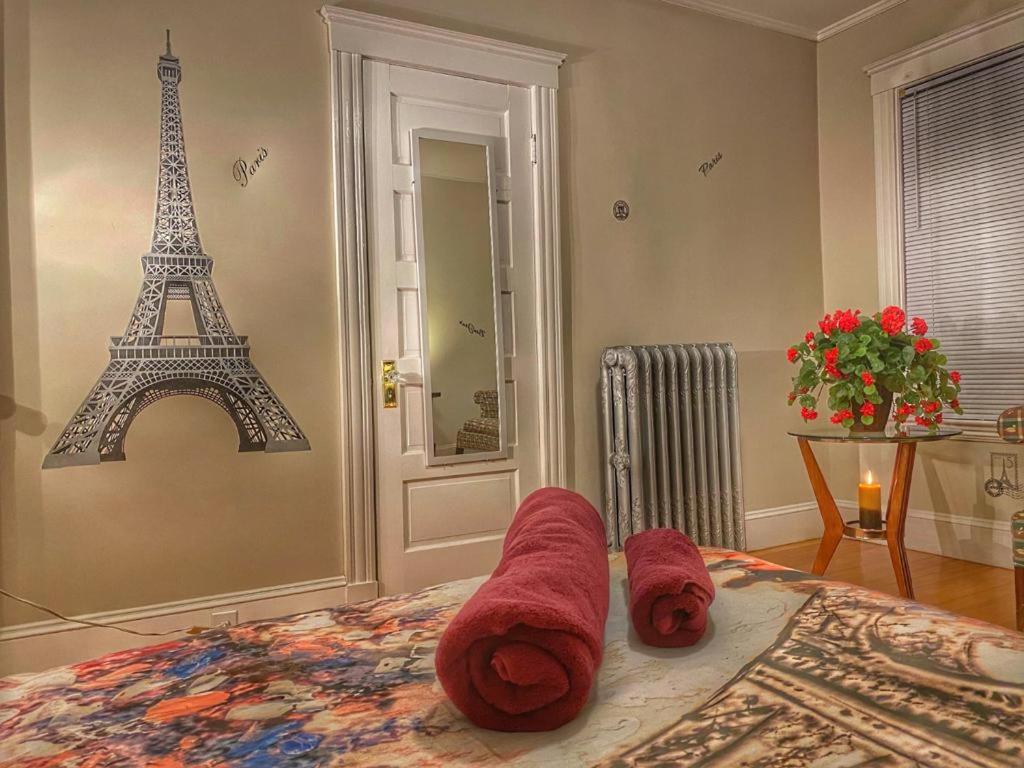 #8 ROOM IN THE HOUSE Adorable Paris Concept Room CLOSE TO HARVARD SQ - Housity