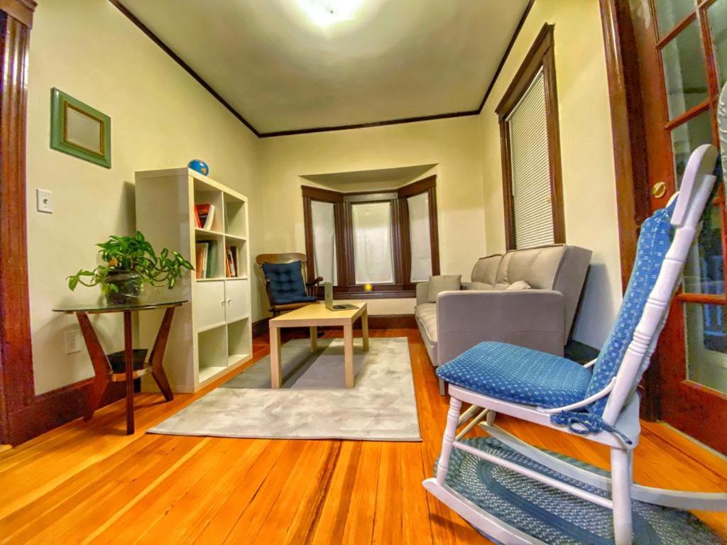 #8 ROOM IN THE HOUSE Adorable Paris Concept Room CLOSE TO HARVARD SQ - Housity