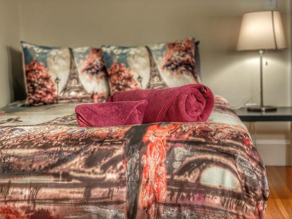 #8 ROOM IN THE HOUSE Adorable Paris Concept Room CLOSE TO HARVARD SQ - Housity