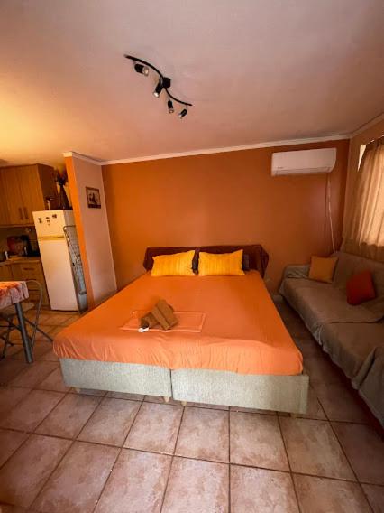 Suitetrails - Beach Front Garden Studio in Voula No 2