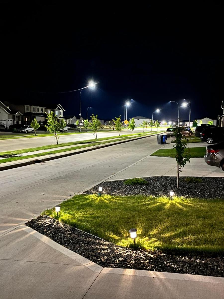 Cozy Private 1 bedroom basement suite - free parking and free Wifi - Housity