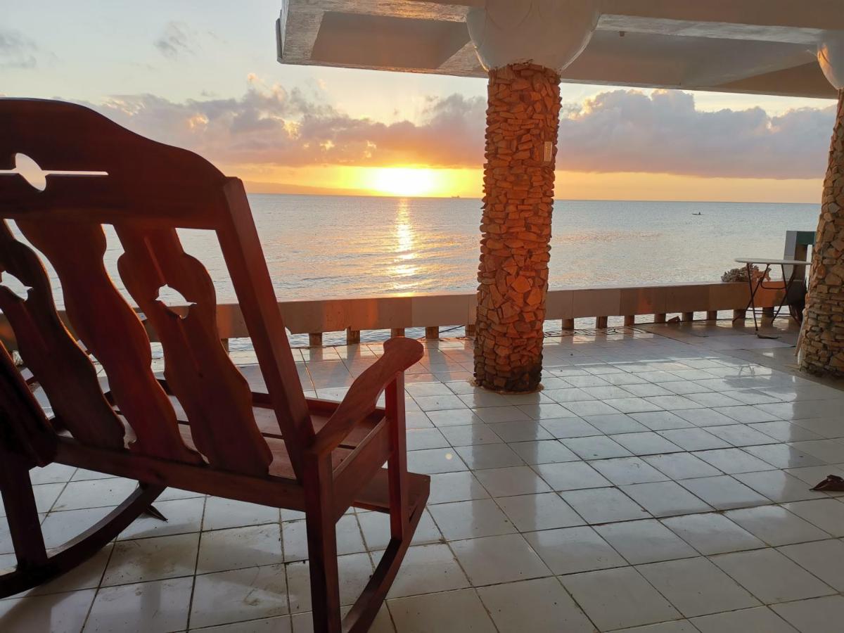 Beach Studio Fast Wi-Fi Bacong - Dumaguete - Housity