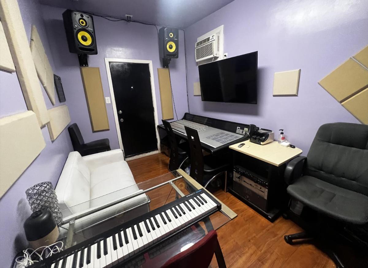 Rental Unit for Creative - Housity