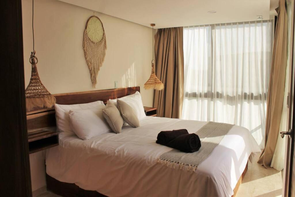 The Waves 307 classy PH with private pool - Housity