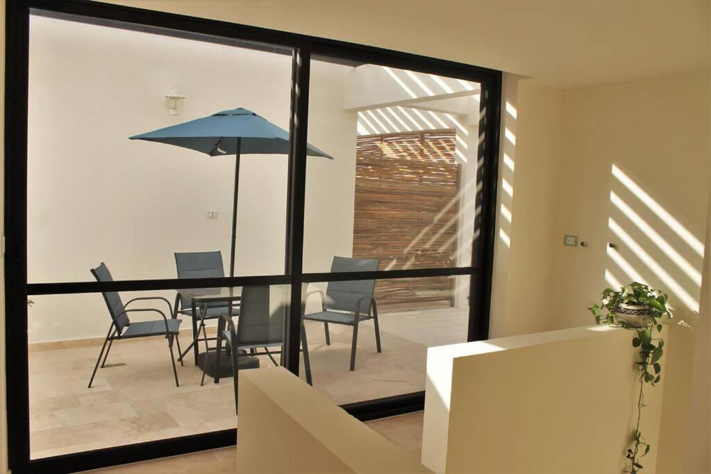 The Waves 307 classy PH with private pool - Housity