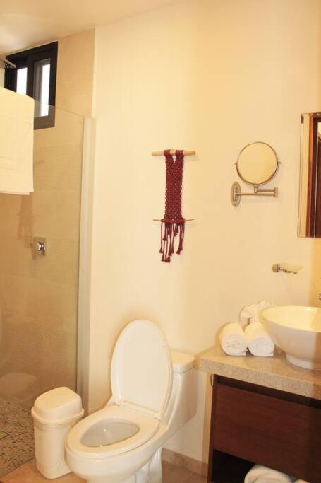 The Waves 307 classy PH with private pool - Housity