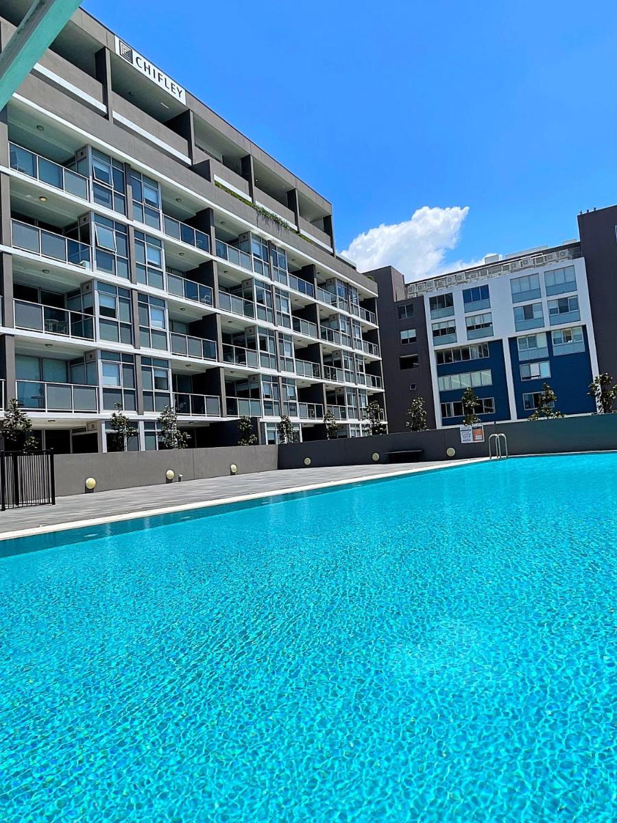 Suitetrails - AQUA 306 POOLSIDE Luxury Apartment , Honeysuckle, NEWCASTLE FREE Parking