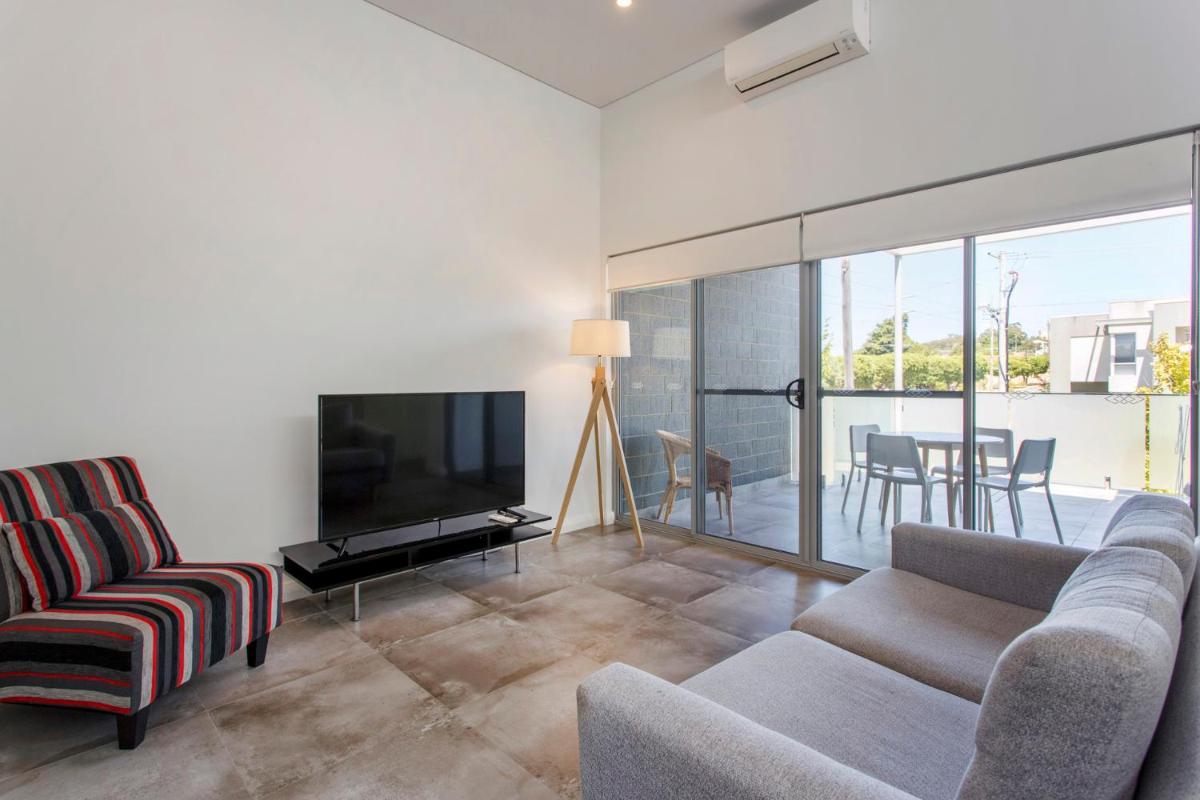 Suitetrails - Stirling Apartment 3- Modern Central Apartment