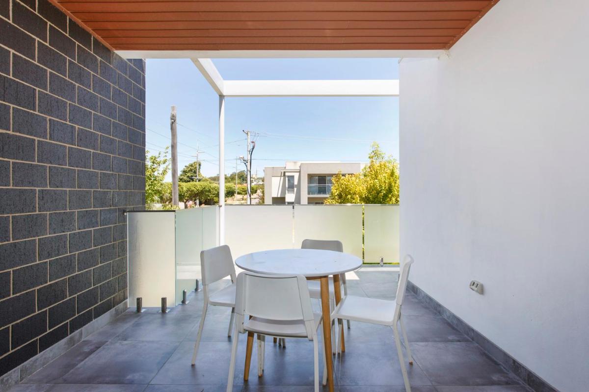 Suitetrails - Stirling Apartment 3- Modern Central Apartment