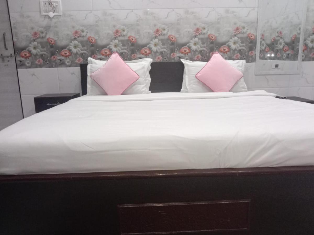 R. B.S Lodge By WB Inn - Housity