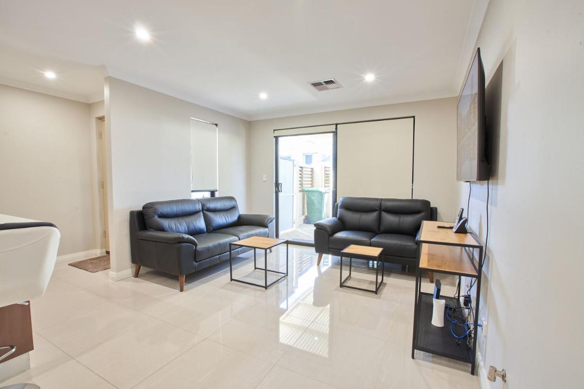 Gorgeous Family House near Shops - Housity