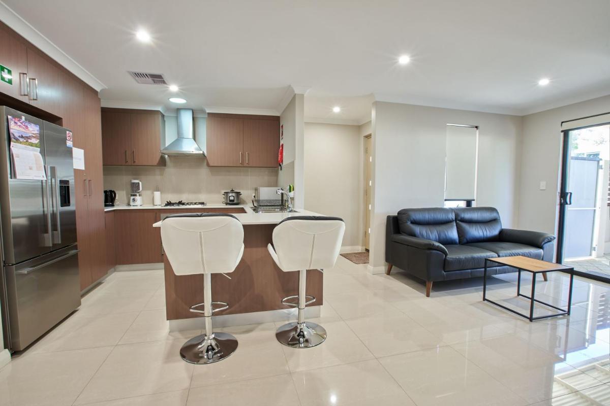 Gorgeous Family House near Shops - Housity