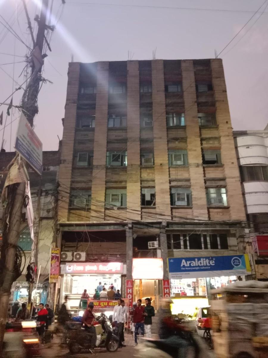 Hotel Kanpur Deluxe By WB Inn - Housity