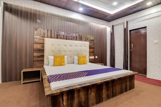 Hotel Kanpur Deluxe By WB Inn - Housity