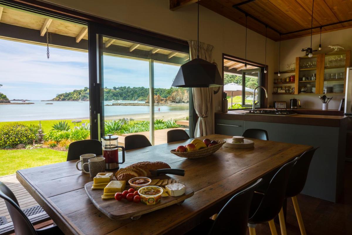 Absolute Beach front-Tutukaka Harbour - Housity
