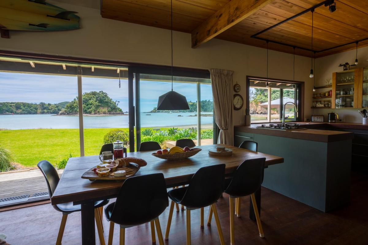 Absolute Beach front-Tutukaka Harbour - Housity