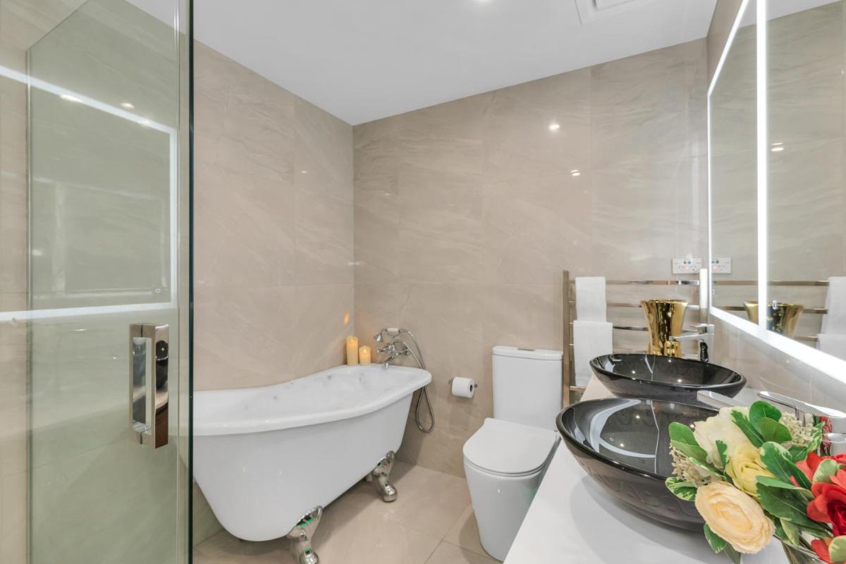 The Marble Royale - Housity