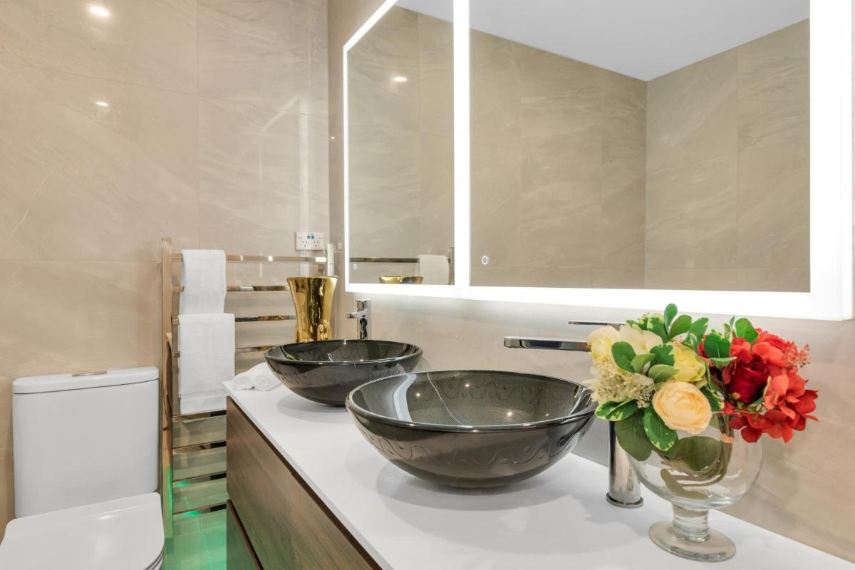 The Marble Royale - Housity