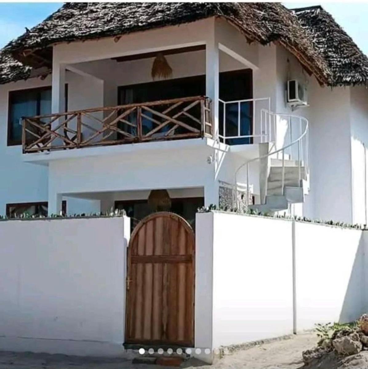 Moyo House - Housity