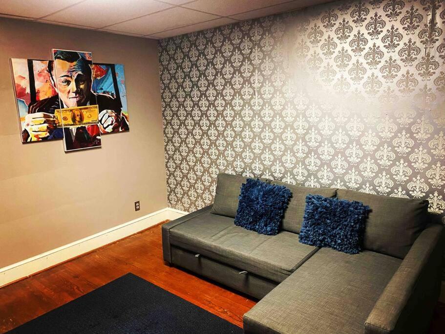 The Hide Away In Olde Towne - Housity