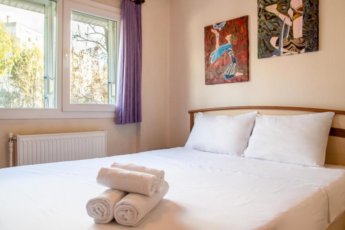 Colorful Flat with Balcony in Bayrakli - Housity
