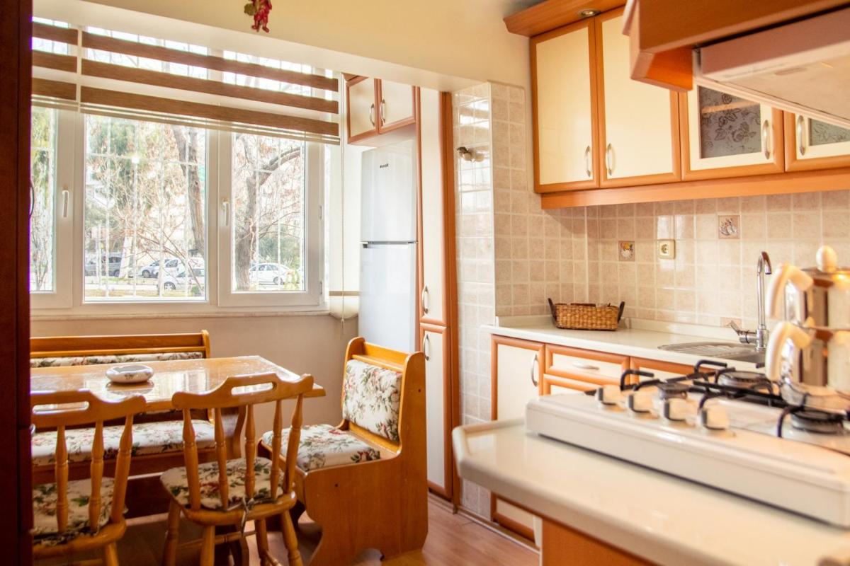 Colorful Flat with Balcony in Bayrakli - Housity
