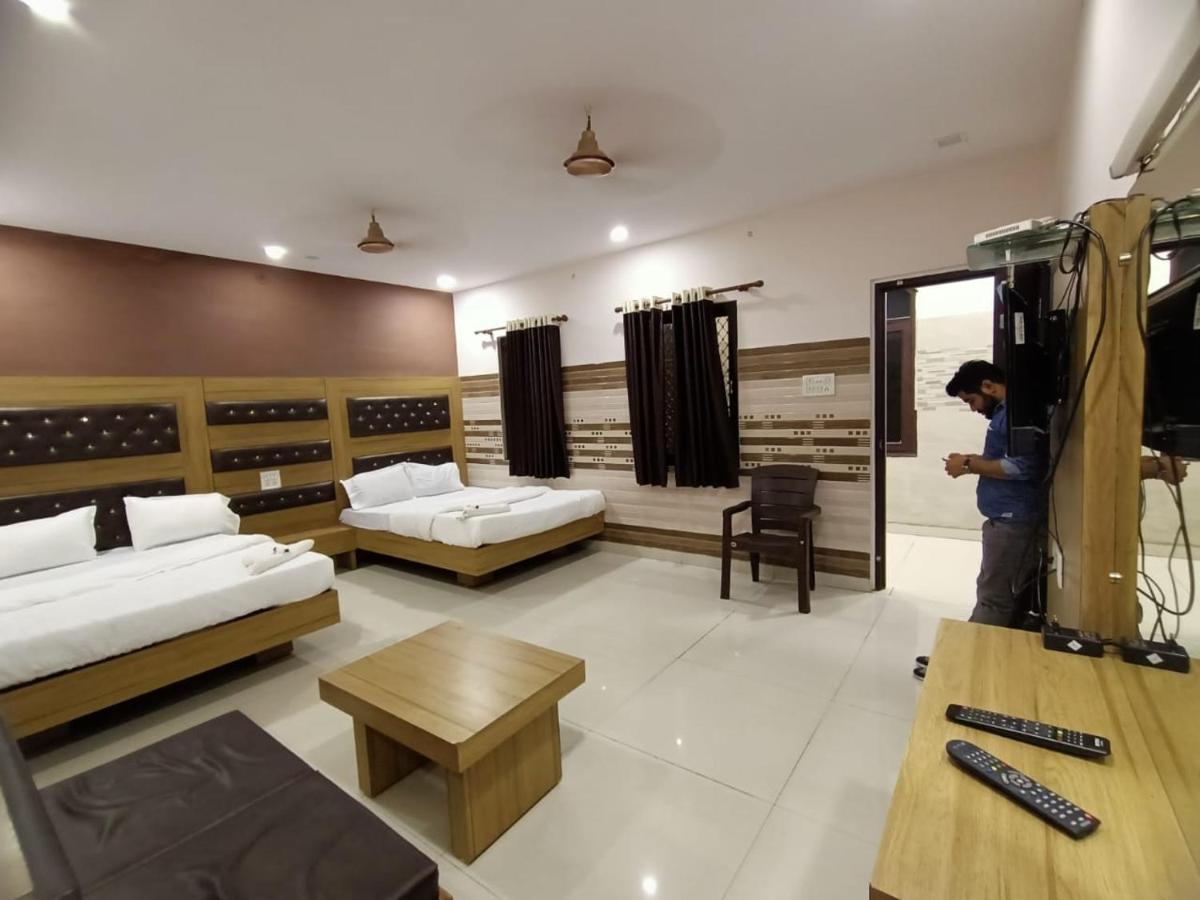 Chhabra Guest House, Kanpur - Housity