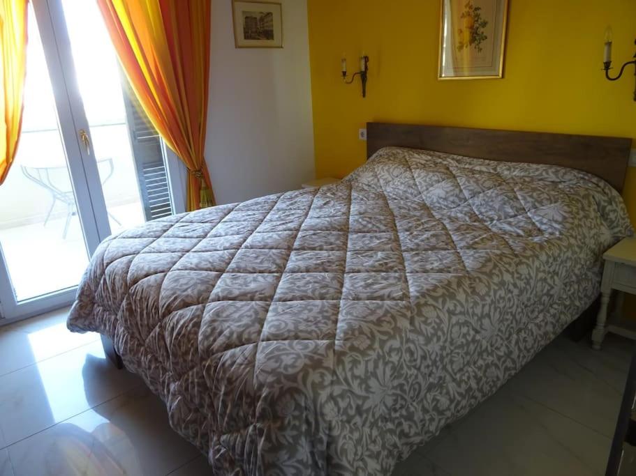 Moderno y renovado apartamento en zona residencial - Housity