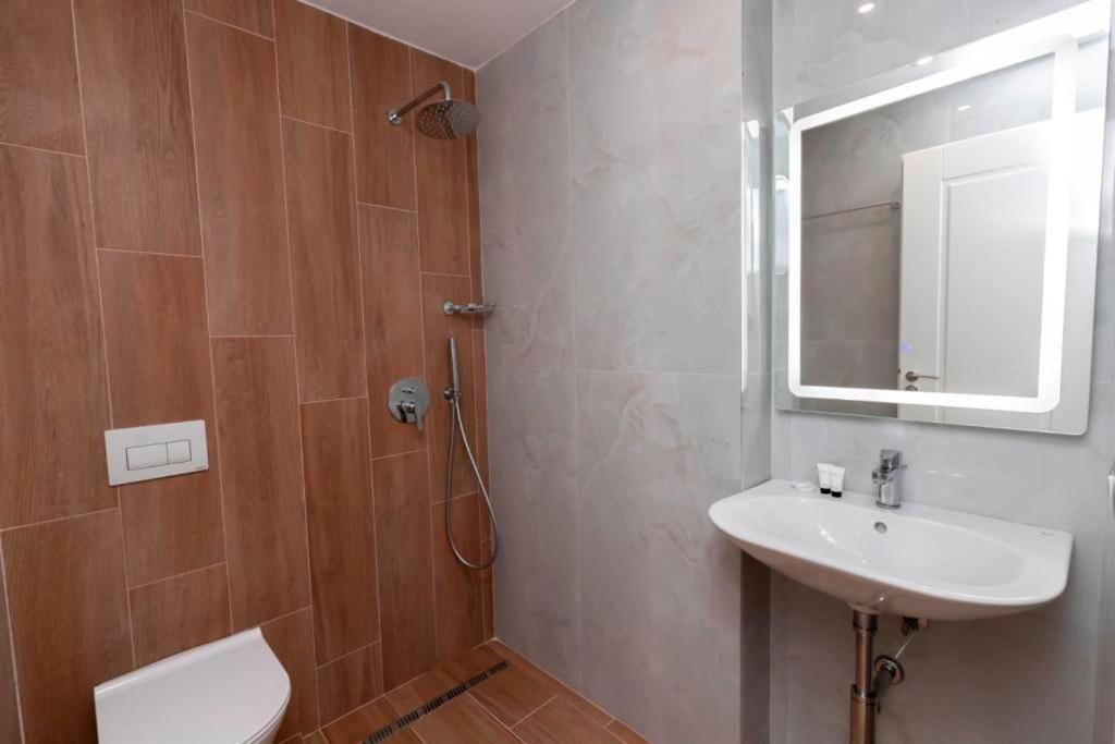 Ventus Hotel - Housity