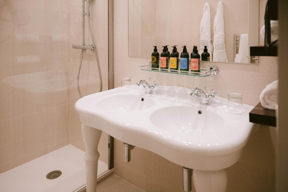 Salle de bains dans l'établissement Le Vallon de Valrugues Hotel Spa & Villas