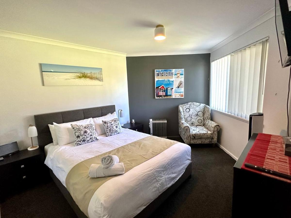 Beachside Townhouse Bunbury - Housity