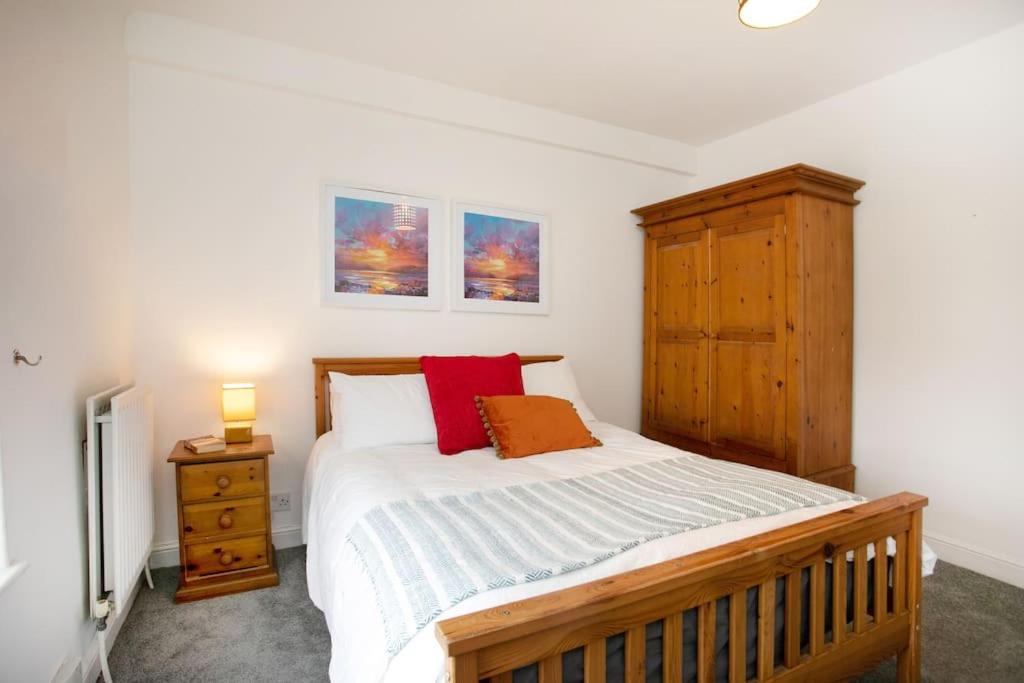 Central 4 Bedroom House - Housity