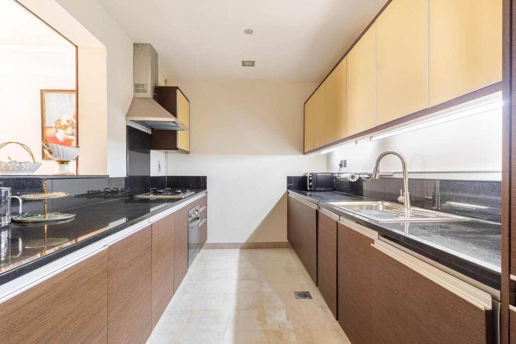Suitetrails - Luxury 1 Bedroom with a Private Beach Taj Granduer residence at Palm