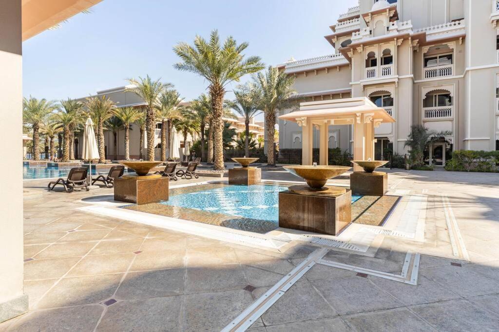 Suitetrails - Luxury 1 Bedroom with a Private Beach Taj Granduer residence at Palm