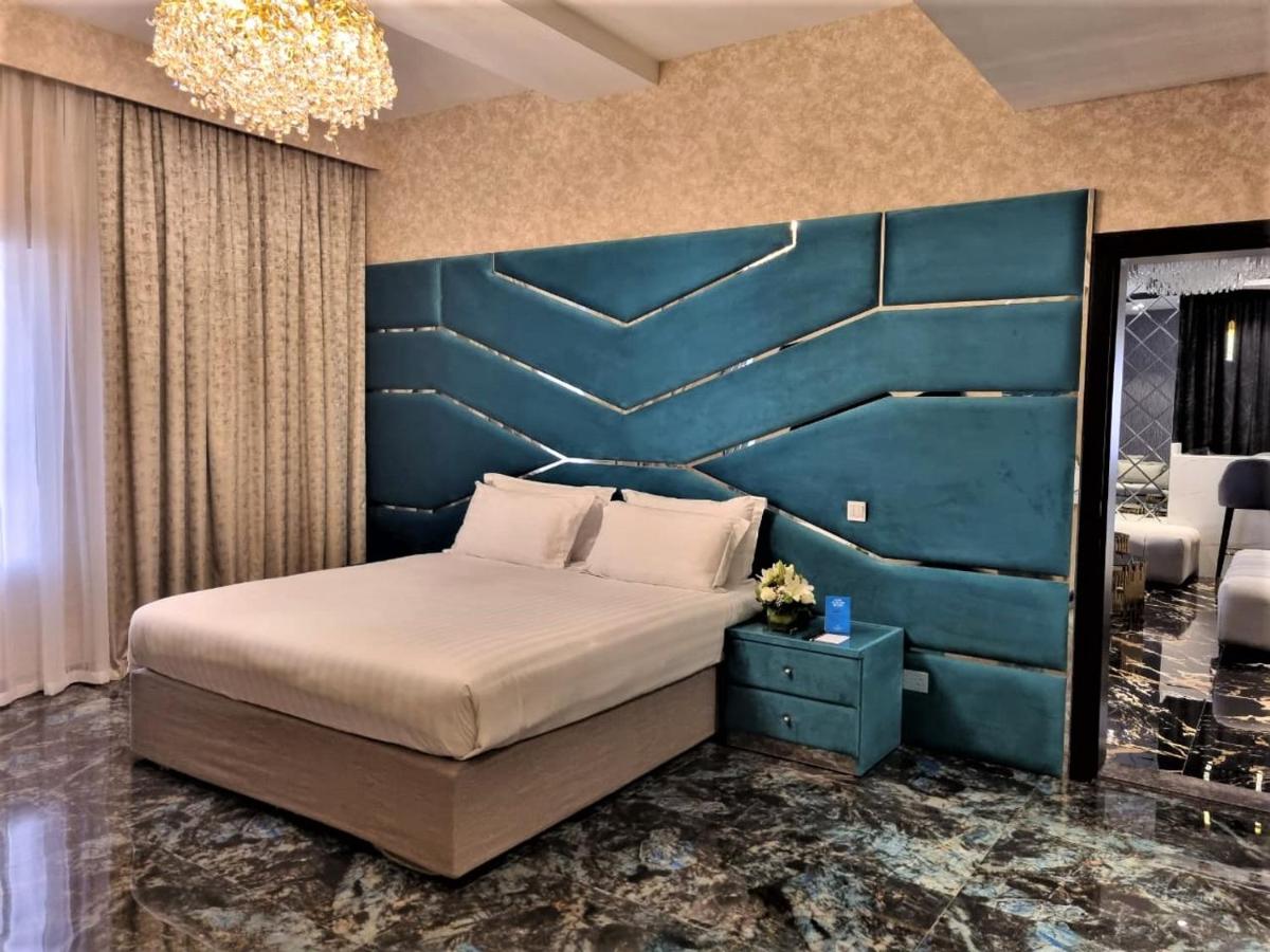 Suitetrails - Majestic City Retreat Hotel