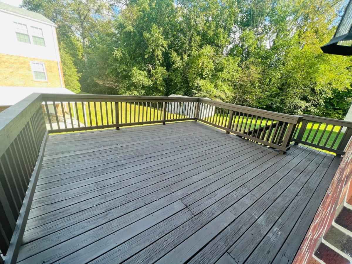 Specious Master bedroom with walk-in closet and Private full Bathroom - Housity
