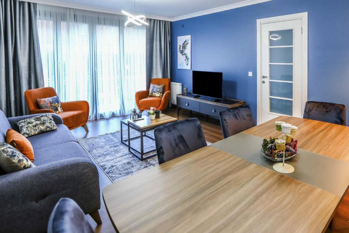 Flat with Balcony Close to Viaport Marina Tuzla - Housity