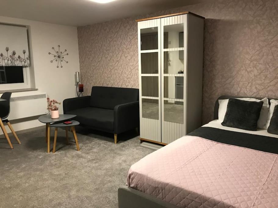 Horizon House, Modern Studio Flat, Parking Space, Oxford - Housity