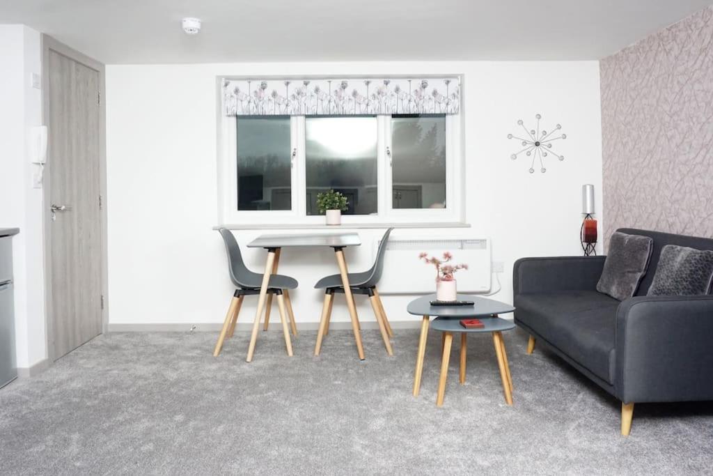 Horizon House, Modern Studio Flat, Parking Space, Oxford - Housity