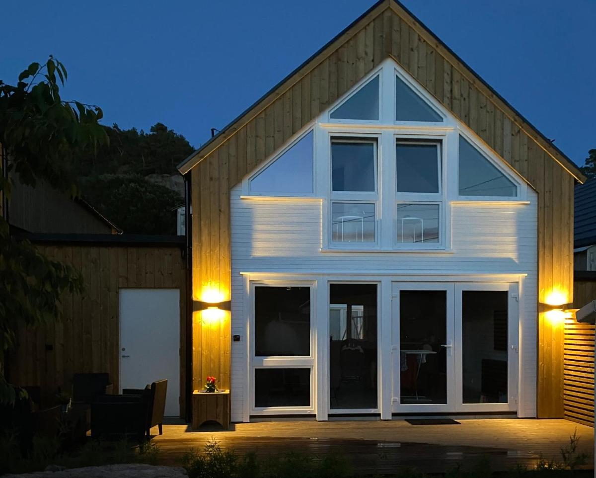 Åros Beach in Kristiansand House with 4 bedrooms - Housity